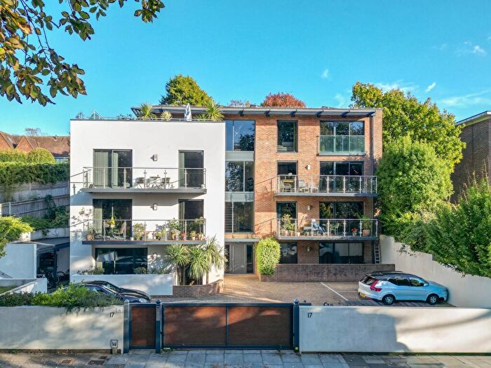 2 Bedroom Flat To Rent In Goldstone Crescent, Hove, BN3