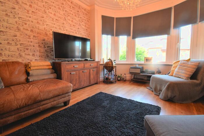 2 Bedroom Flat To Rent In Whitefriars Crescent, Westcliff-On-Sea, SS0