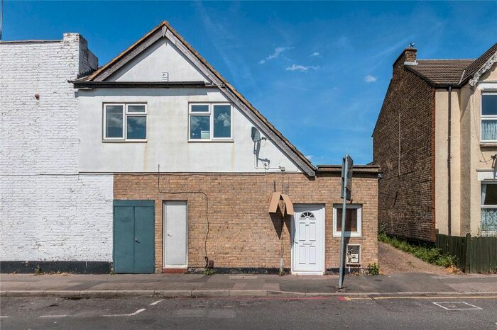 1 Bedroom Flat To Rent In High Street Colliers Wood, London, SW19