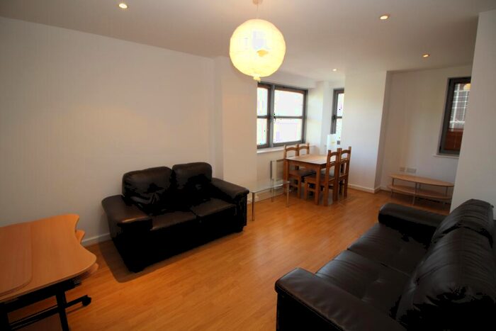 2 Bedroom Apartment To Rent In Montana House, Princess Street, Manchester, Greater Manchester, M1