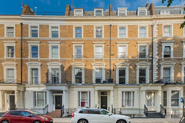 3 Bedroom Flat To Rent In Collingham Place, London, SW5