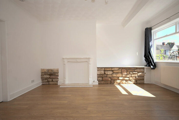 3 Bedroom Terraced House To Rent In Marson Avenue, Woodlands, DN6