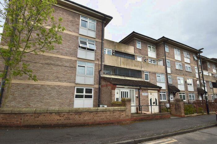3 Bedroom Flat To Rent In Kashmir Road, Leicester, LE1