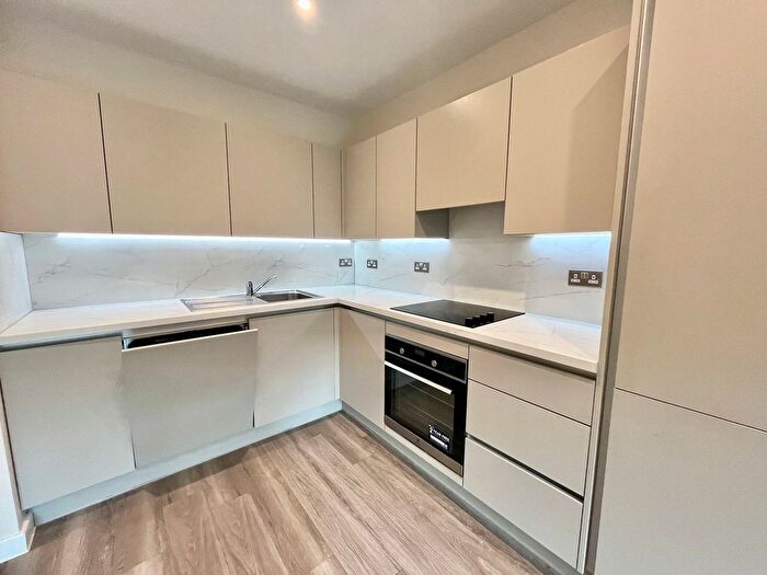 3 Bedroom Flat To Rent In Forest Road, London, E17