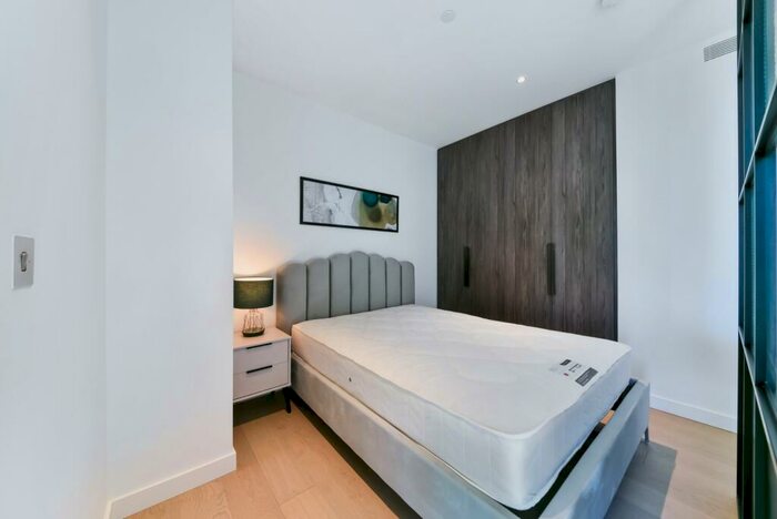 Flat To Rent In Bagshaw Building, Wardian, Wards Place, Canary Wharf, London, E14