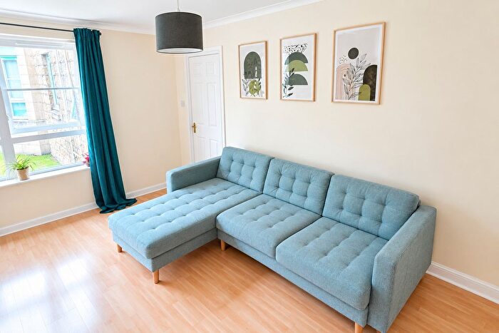 2 Bedroom Flat To Rent In Dicksonfield, Leith Walk, Edinburgh, EH7