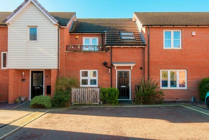 2 Bedroom Town House To Rent In Park Way, Castleford, WF10