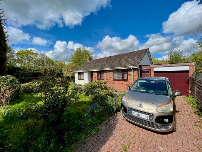 Houses for sale & to rent in BA6 9FL, Normans Terrace, Glastonbury St