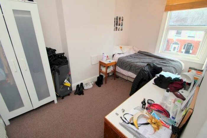 4 Bedroom Terraced House To Rent In Estcourt Avenue, Headingley, Leeds, LS6
