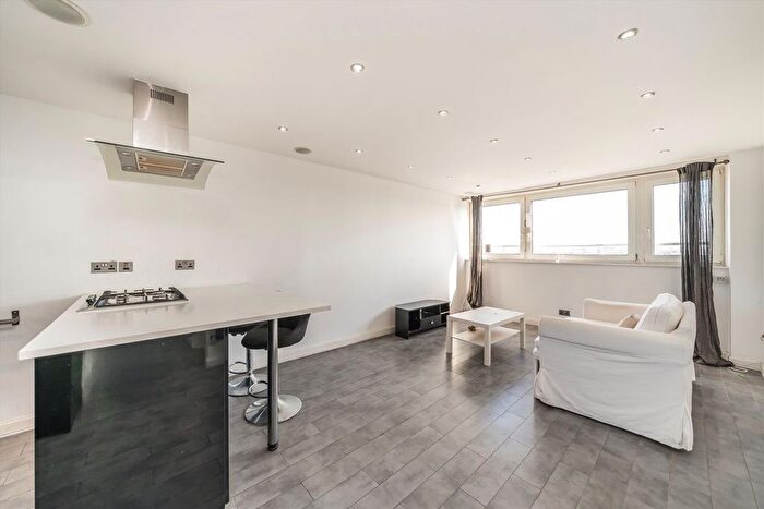 2 Bedroom Flat To Rent In Queensdale Crescent, Notting Hill, W11