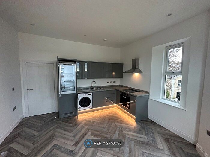 2 Bedroom Flat To Rent In Ashton Lea, Torquay, TQ1