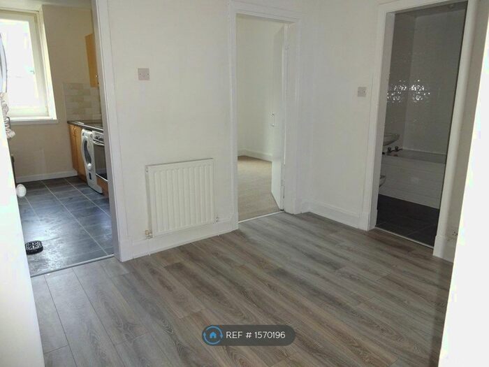 2 Bedroom Flat To Rent In Maxwellton Street, Paisley, PA1