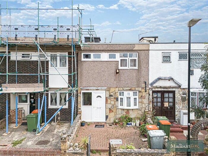 3 Bedroom Terraced House For Sale In Seaton Close, London, E13