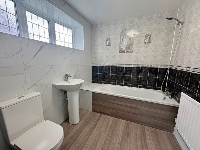 5 Bedroom Property To Rent In Exford Road, London, SE12