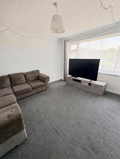 2 Bedroom Flat To Rent In Woodside Close, Rainham, RM13