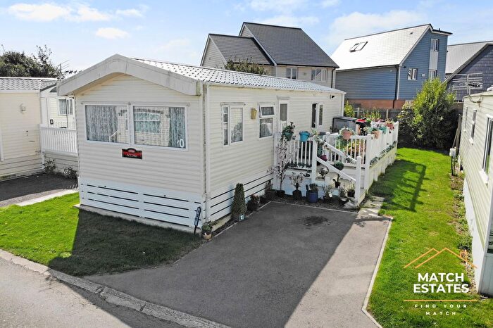 2 Bedroom Mobile/park Home For Sale In Capel Court, Capel-Le-Ferne, Kent, CT18