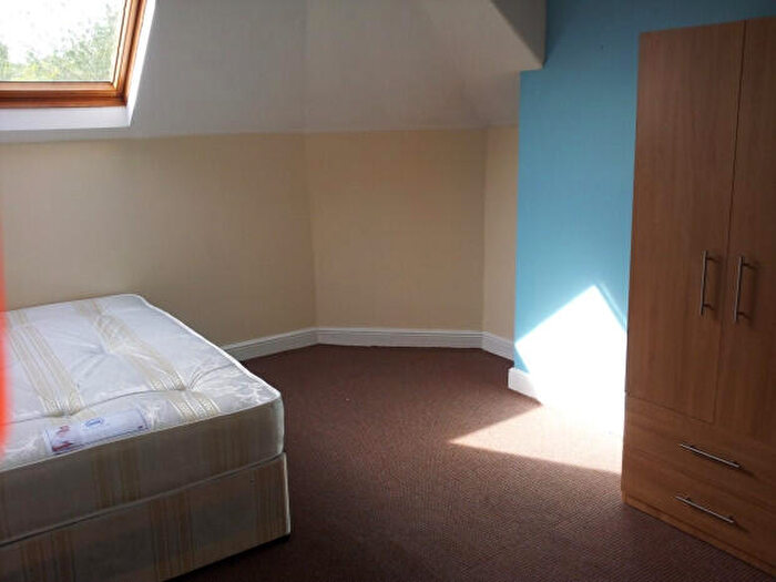 10 Bedroom House To Rent In Regent Park Avenue, Leeds, LS6