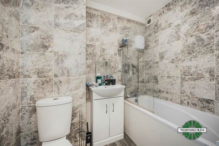 2 Bedroom Flat To Rent In Cherrydown East, Basildon, SS16