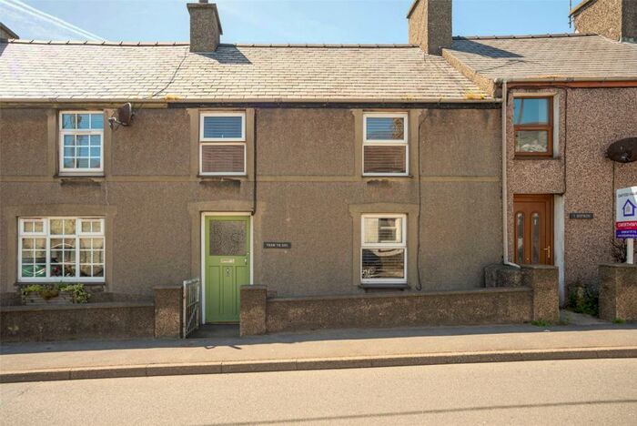 2 Bedroom Terraced House For Sale In Y Ffor, Pwllheli, Gwynedd, LL53