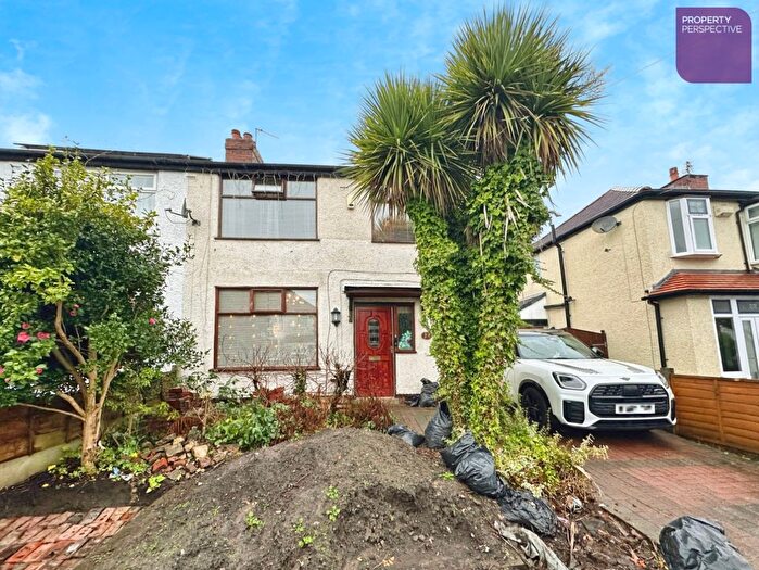 3 Bedroom Semi-Detached House For Sale In Glenmore Avenue, Farnworth, Bolton, BL4