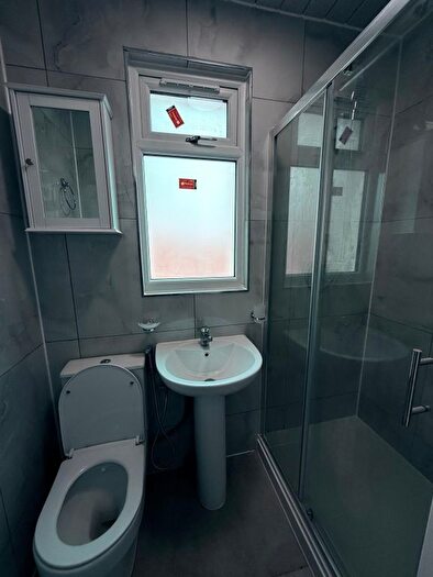 4 Bedroom Semi-Detached House To Rent In Ilford, IG1