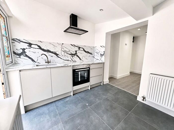 3 Bedroom Terraced House To Rent In Swindon Centre, Swindon, SN1