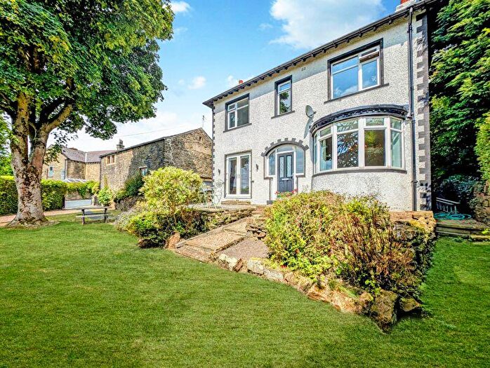 3 Bedroom Detached House For Sale In Bingley Road, Cross Roads, BD22