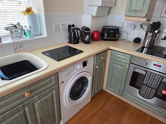 2 Bedroom Flat To Rent In Auriol Road, West Kensington, London, W14
