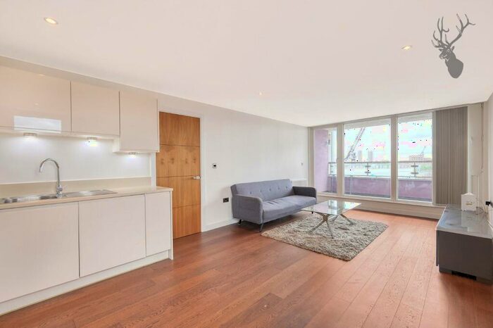 2 Bedroom Flat To Rent In Mallard Point, Bow, E3