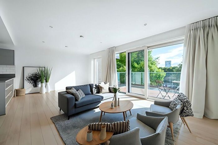 3 Bedroom Flat For Sale In Reminder Lane, Greenwich Peninsula, London, SE10