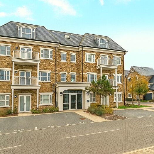 1 Bedroom Flat For Sale In Sundew Avenue, Fleet, Hampshire, GU51