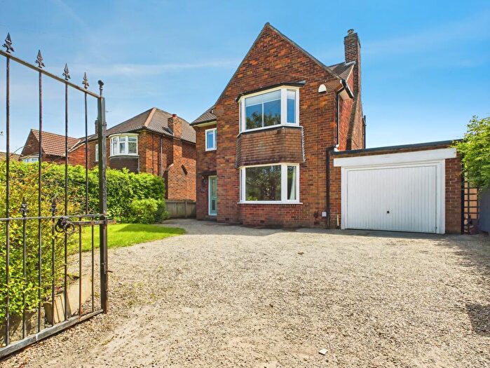 4 Bedroom Detached House To Rent In Hookstone Chase, Harrogate, HG2