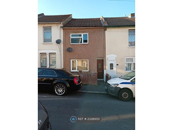 3 Bedroom Terraced House To Rent In Edinburgh Road, Chatham, ME4