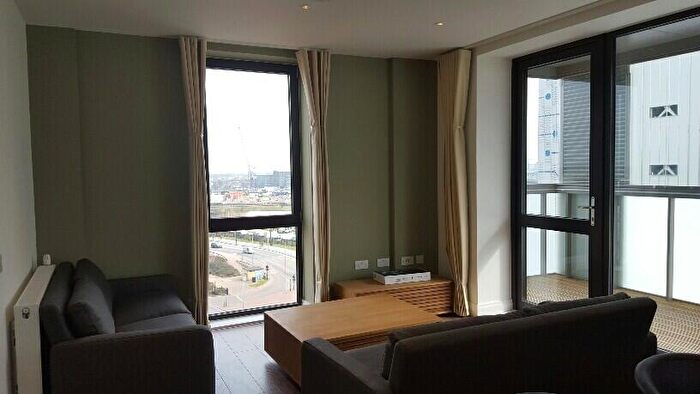 2 Bedroom Apartment To Rent In New Village Avenue, London, E14