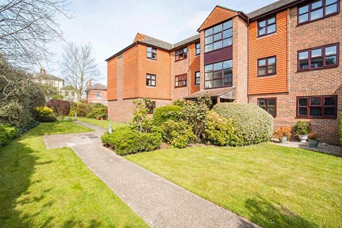 2 Bedroom Flat To Rent In Springwell Court, Tonbridge, TN9