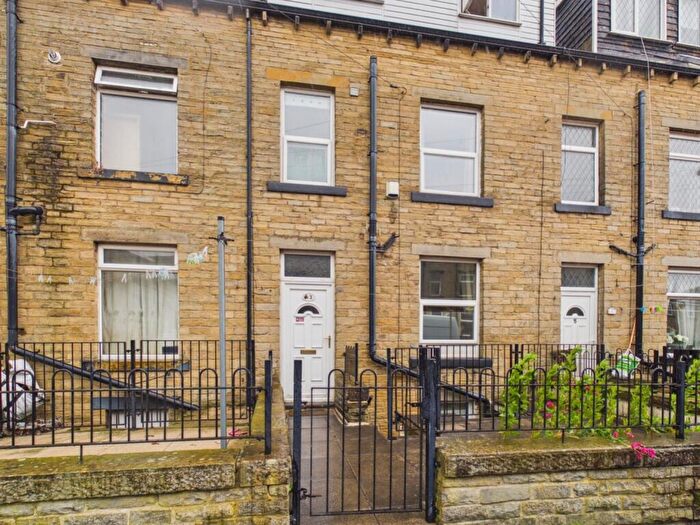 3 Bedroom Terraced House To Rent In Summer Street, Halifax, HX1