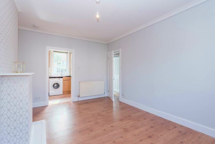 2 Bedroom Flat To Rent In Saughton Grove, Saughton, Edinburgh, EH12