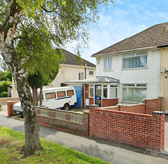3 Bedroom Semi Detached House For Sale In Bourne Road, Swindon, SN2