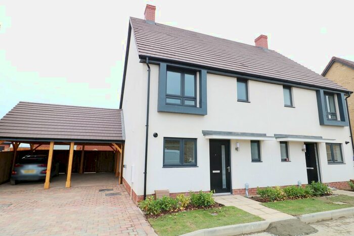 3 Bedroom Semi-Detached House To Rent In Saddleback Close, Ashford, TN25