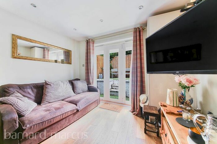 2 Bedroom Flat To Rent In Margate Road, London, SW2