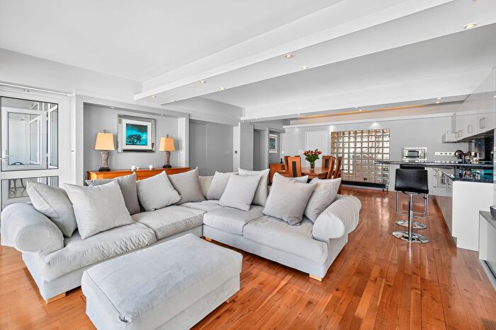 2 Bedroom Flat To Rent In Royal Oak Yard, London, SE1