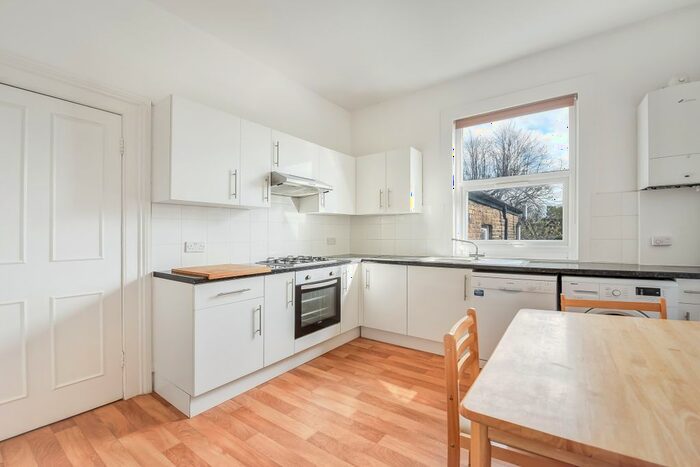 3 Bedroom Flat To Rent In Thurlow Hill, Tulse Hill, SE21