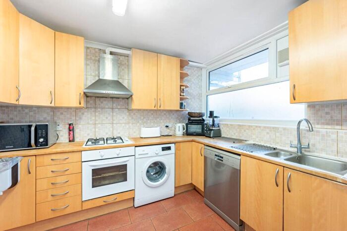 3 Bedroom Maisonette For Sale In Misterton Court, Battersea Square, London, SW11