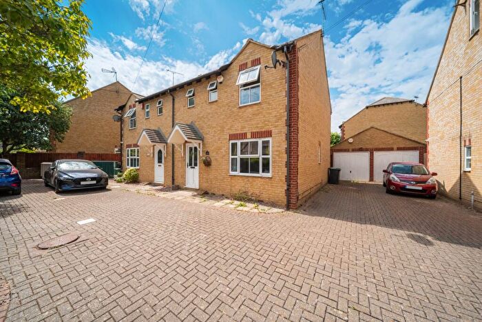 3 Bedroom Semi-Detached House For Sale In Whitehill Road, Gravesend, Kent, DA12