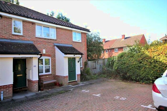 2 Bedroom Maisonette To Rent In School House Gardens, Loughton, IG10