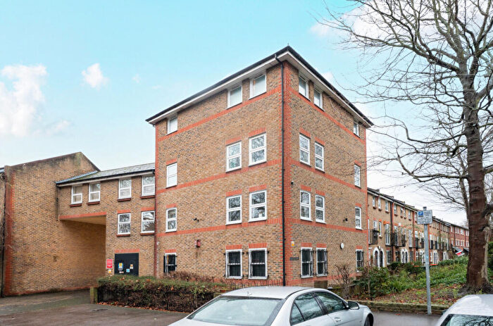 1 Bedroom Apartment For Sale In Elmgreen Close, Stratford, London, E15