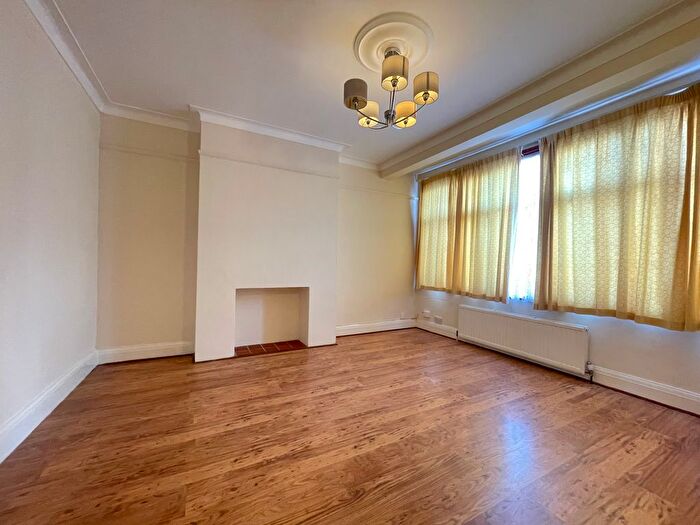 4 Bedroom Terraced House To Rent In Sheringham Avenue, Romford, RM7