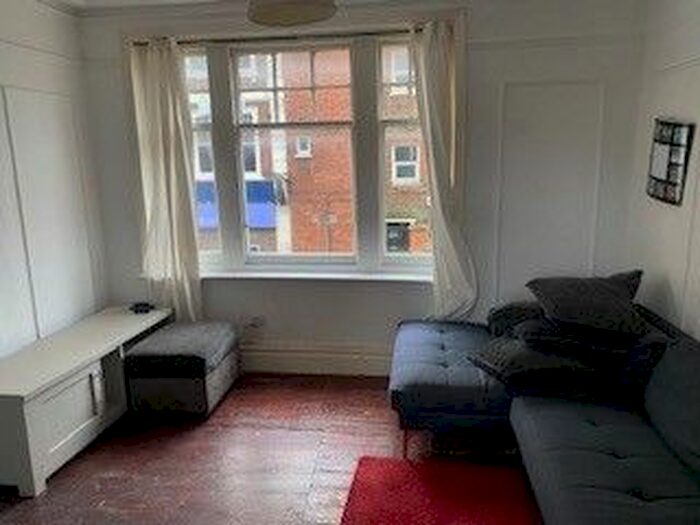 4 Bedroom Maisonette To Rent In Brixton Hill, London, SW2