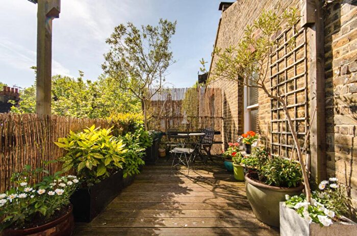 3 Bedroom Maisonette For Sale In Chamberlayne Road, Kensal Rise, London, NW10