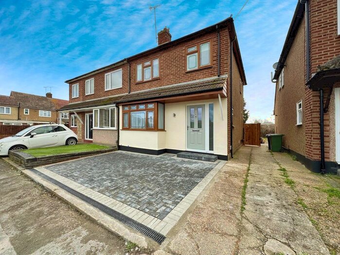 3 Bedroom Semi-Detached House To Rent In Lulworth Close, Stanford-Le-Hope, SS17